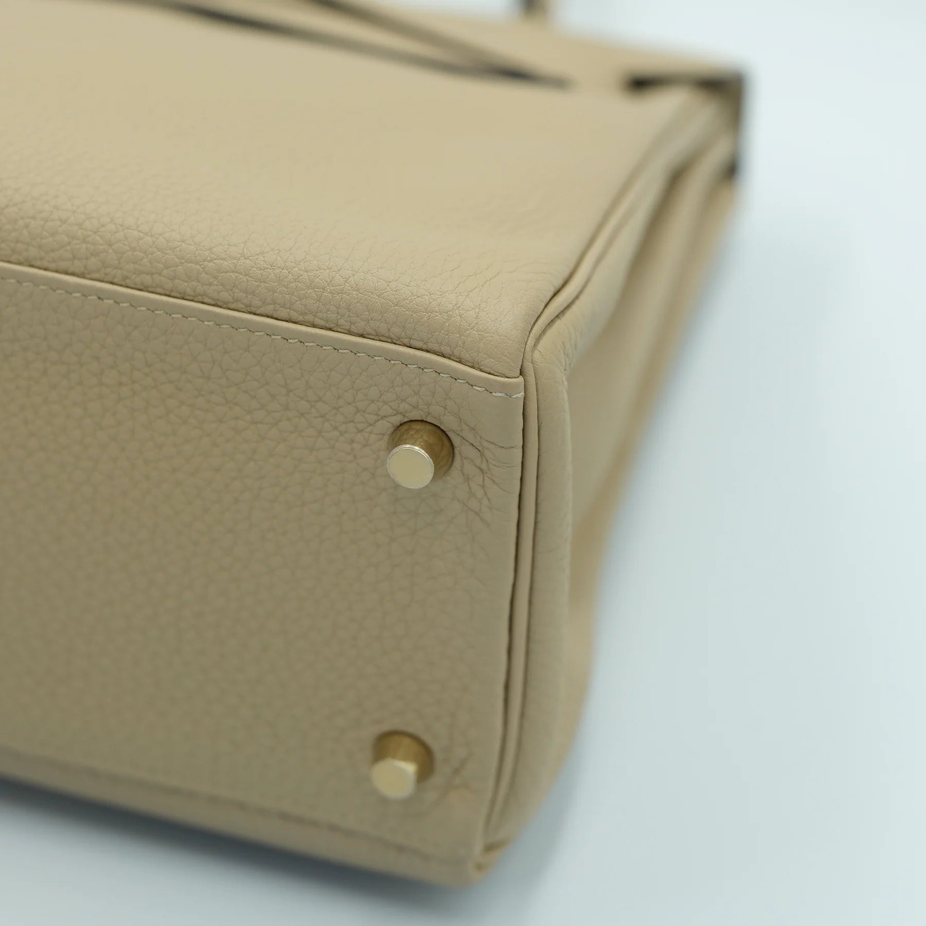 Hermes Kelly 28 Retourne Trench Togo with Gold Hardware Bag