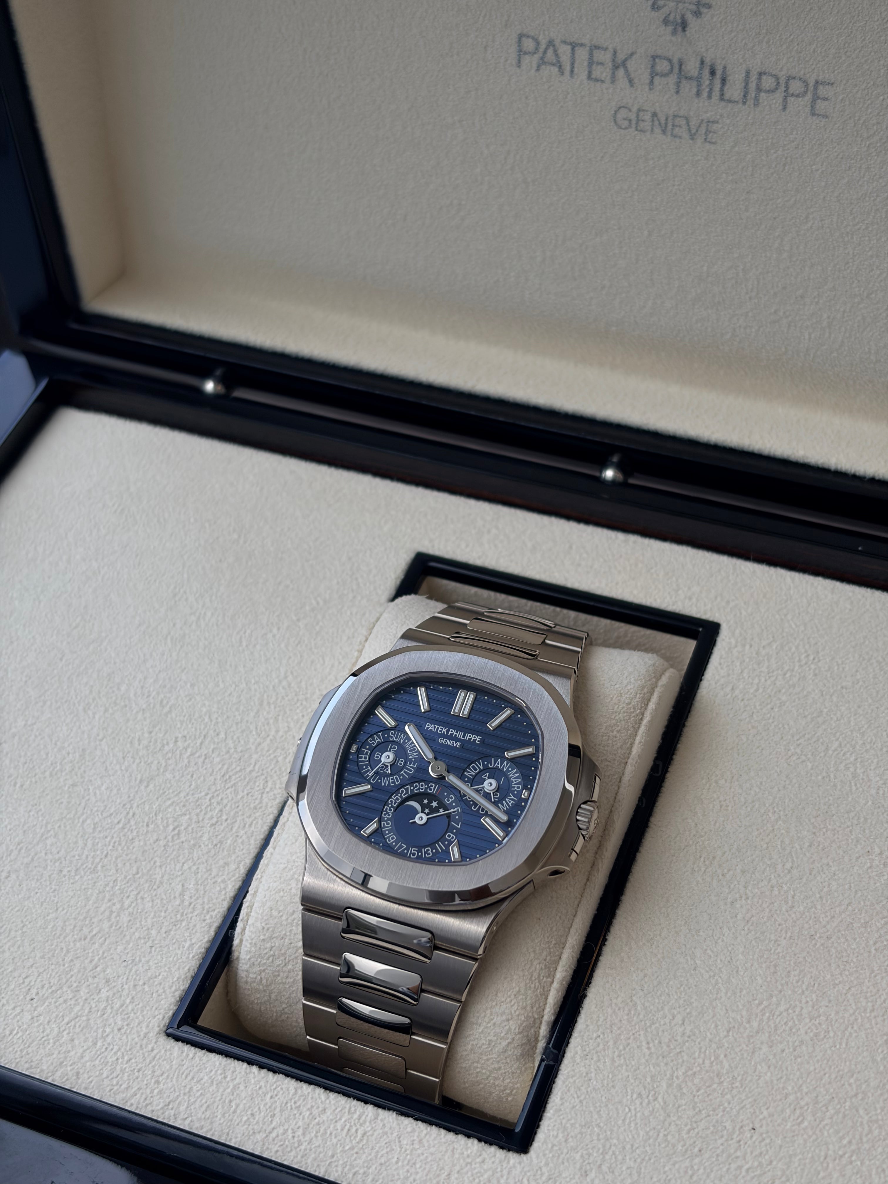 Patek Philippe Nautilus Ultra-thin Perpetual Calendar 18K White Gold Men's Watch
