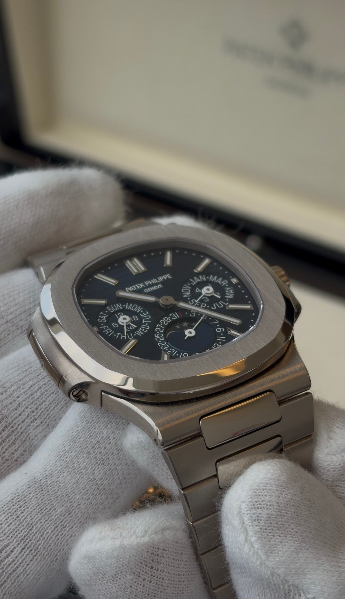 Patek Philippe Nautilus Ultra-thin Perpetual Calendar 18K White Gold Men's Watch