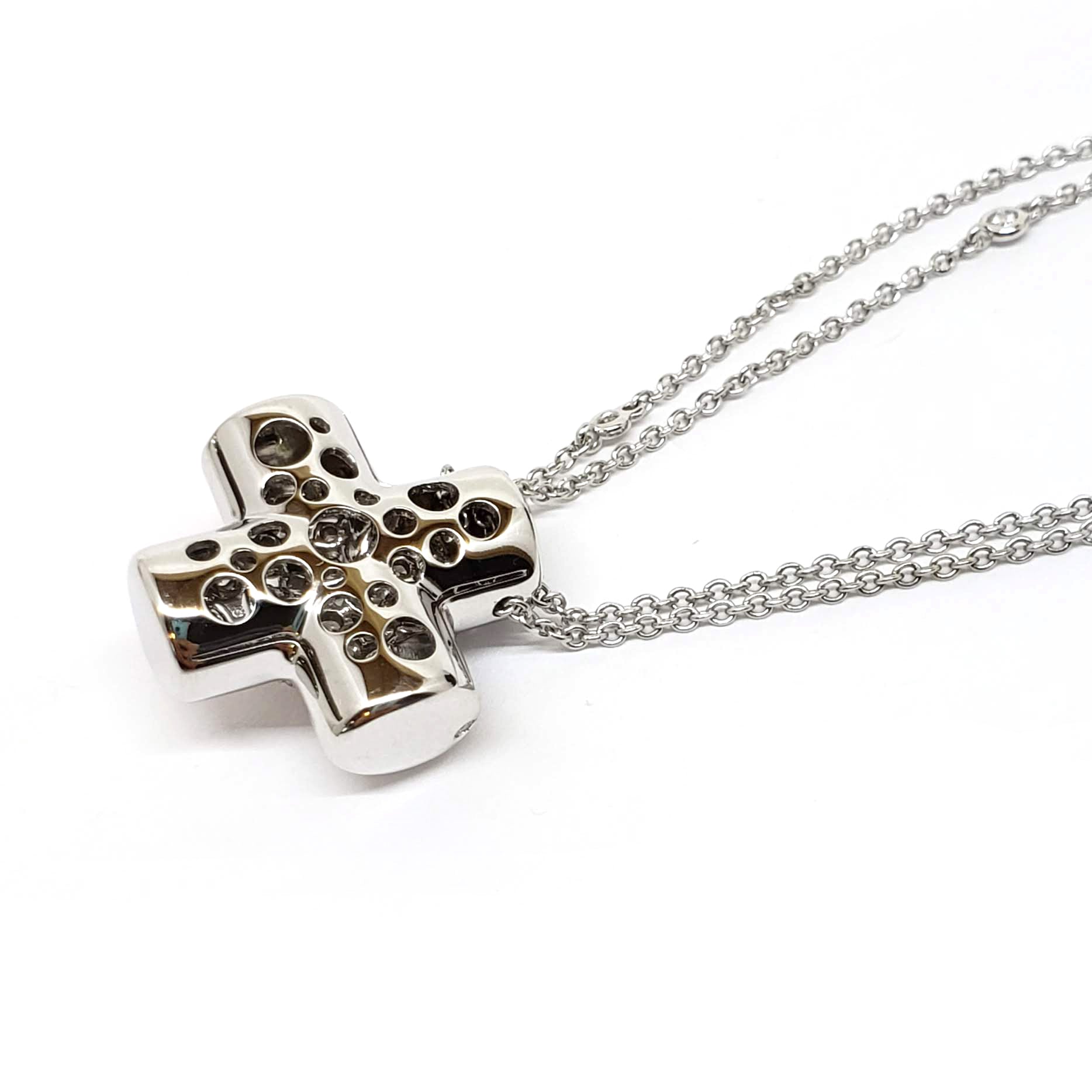 Damiani Paradise Collection Cross Pendant With 18k White Gold And Diamonds