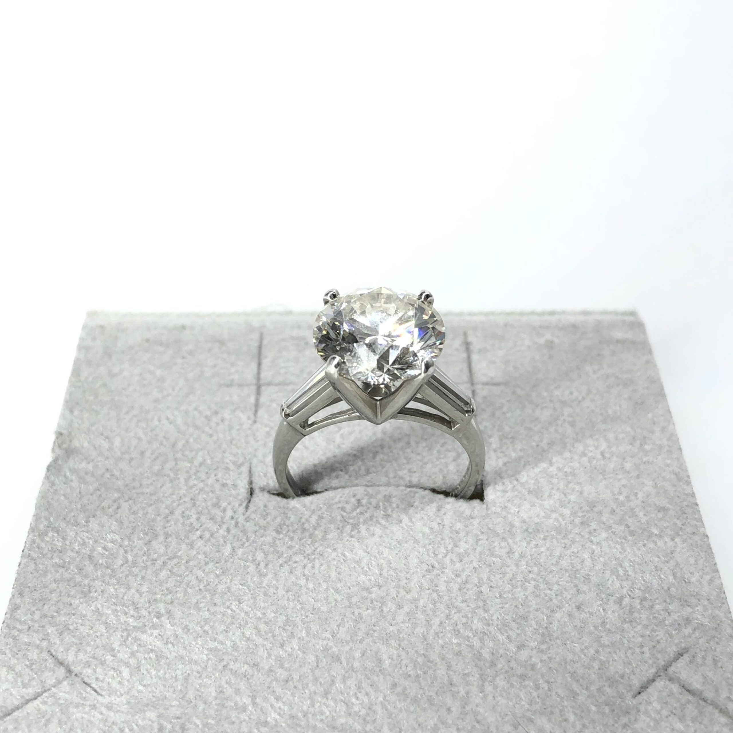 Handmade 18K White Gold Ladies Brilliant Ring