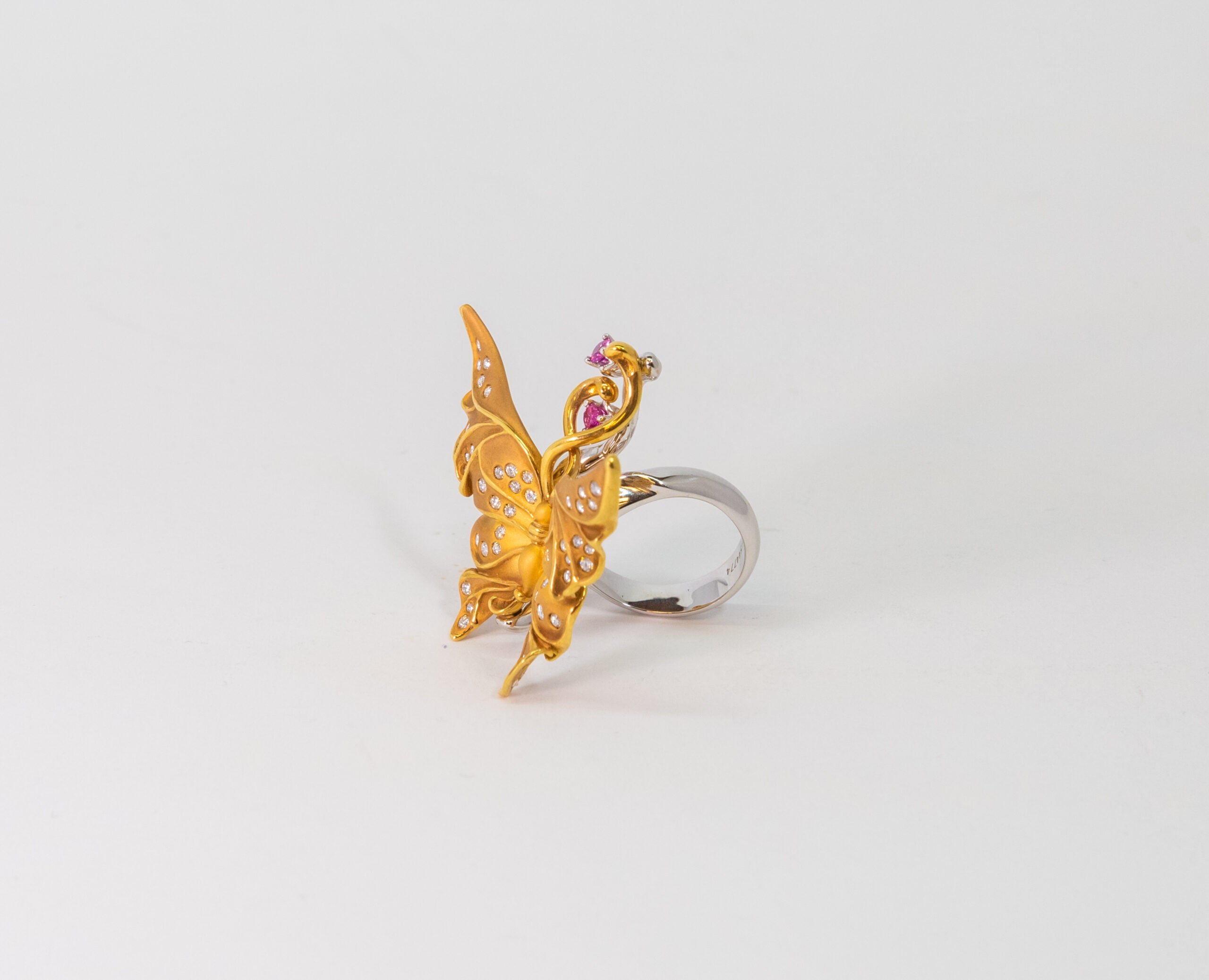 Carrera Y Carrera Alegoria 18K Yellow Gold & 18K White Gold with Diamonds and Sapphires Ring