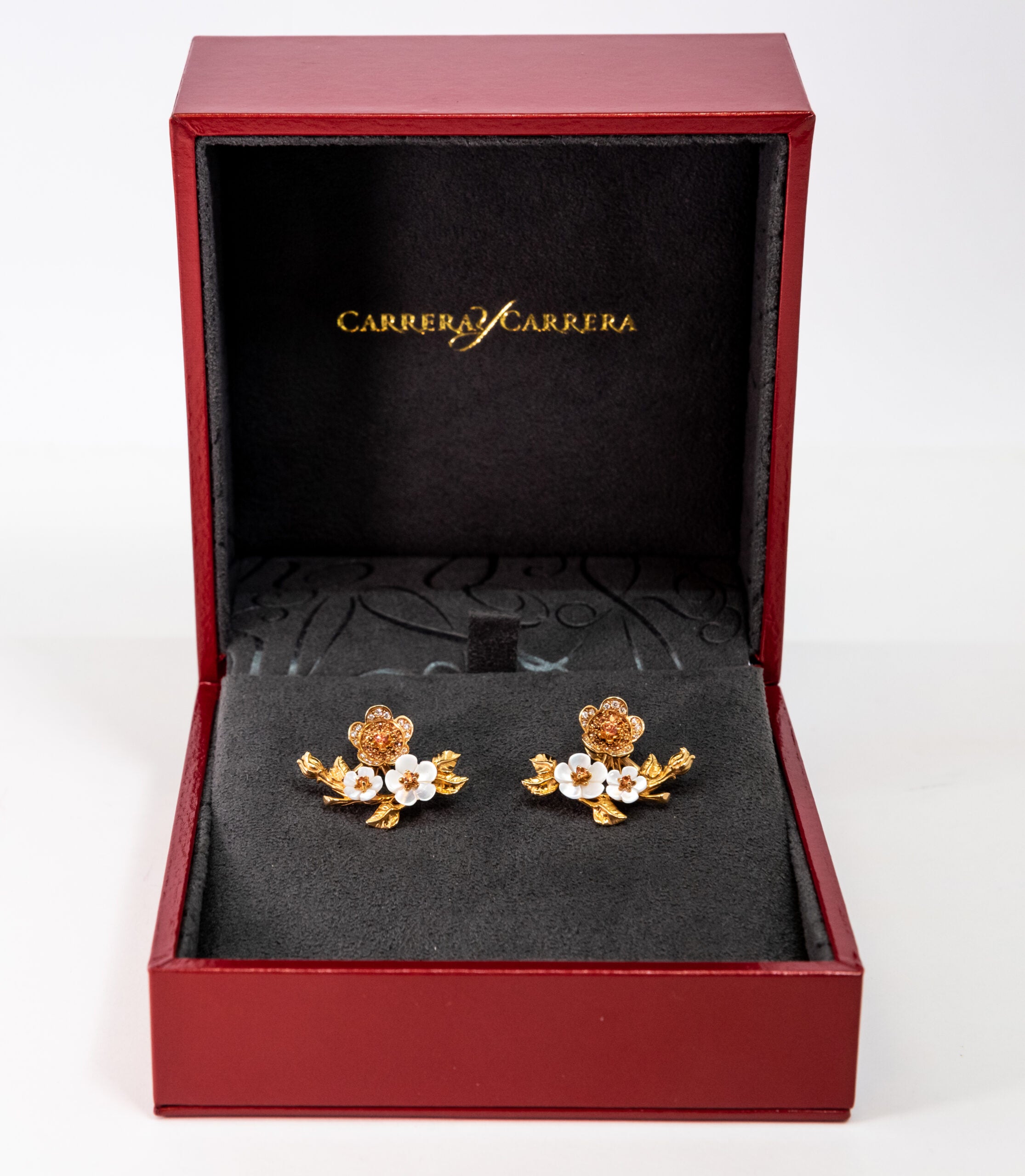 Carrera Y Carrera Cerezo 3 Flower 18K Yellow Gold Mother of Pearl and Diamonds Earring