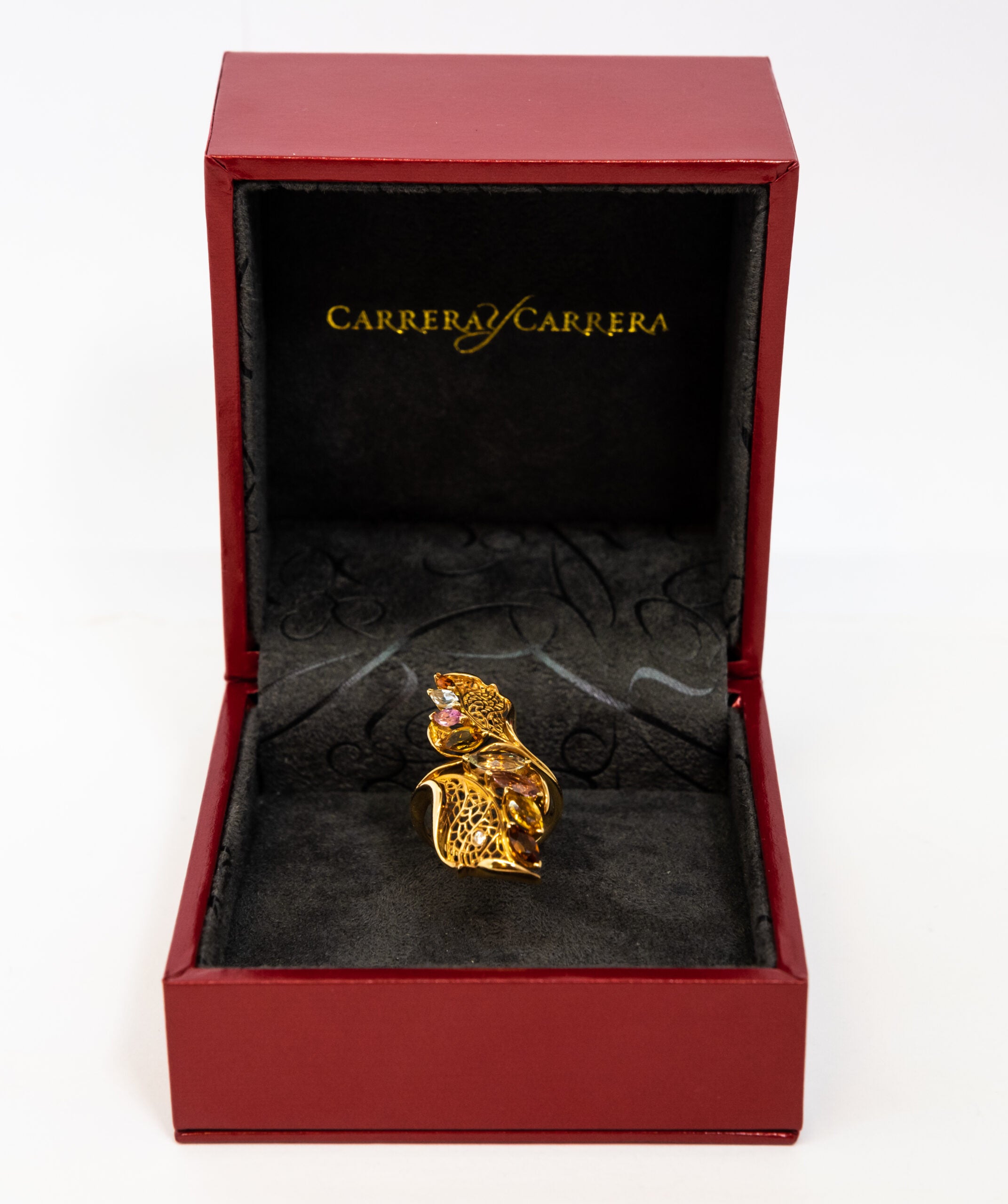 Carrera Y Carrera Doble Hoja 18K Yellow Gold, Diamond and Sapphires Ring